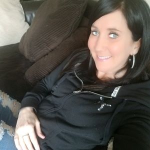 Meet your Posher, Larissa